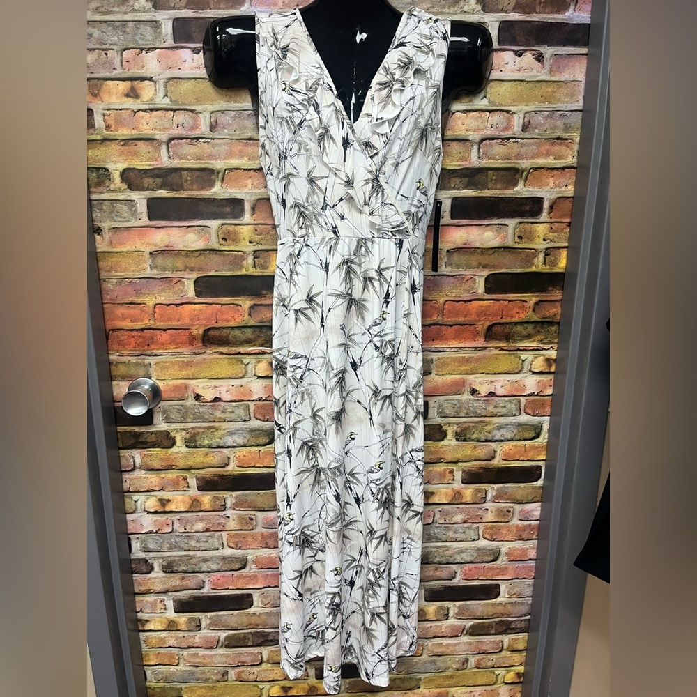 Chic White Floral Maxi Dress
